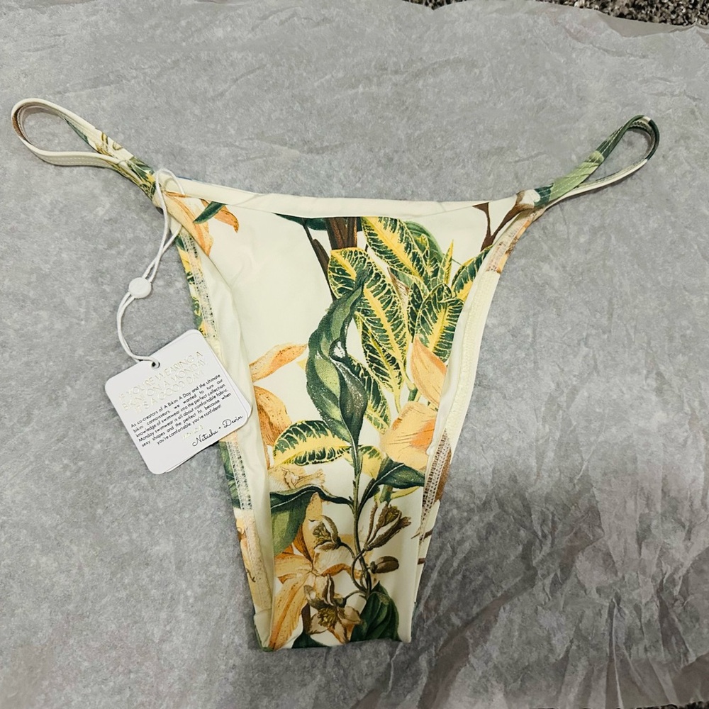 💞Monday Swimwear Bikini bottom 💞